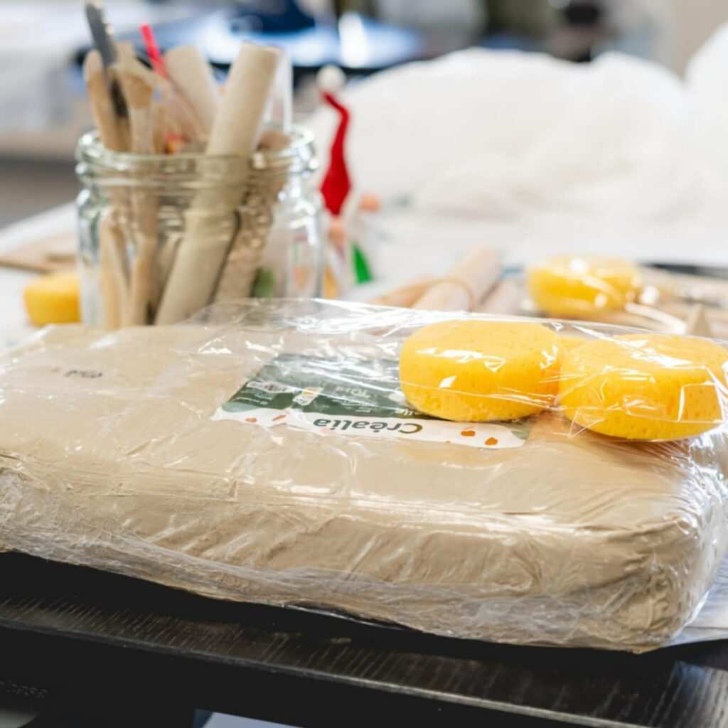 Temps de Créativité et de Partage à l'Atelier Argile !