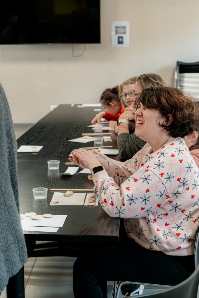 Atelier Répit au Rosier Blanc : La magie des mots et du modelage avec Cultura